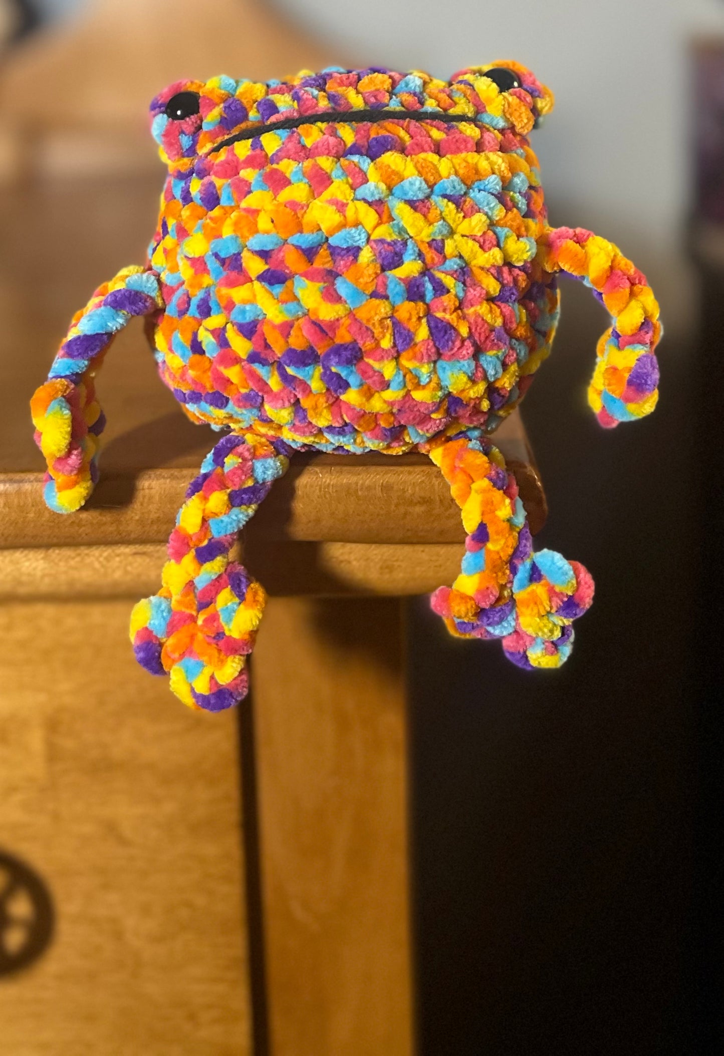 Rainbow chonky frog
